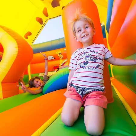 Camping Les Bastets 4*